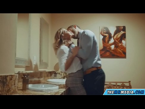 ❤️ Когато наедряла блондинка ви съблазни в обществена тоалетна Ебане видео в bg.justindianpornx.ru ☑